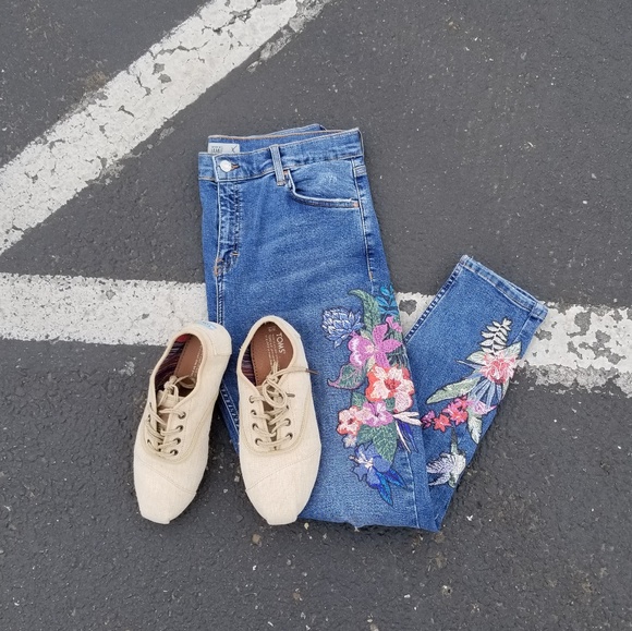 Topshop Denim - Topshop Moto Embroidered Crop Jeans